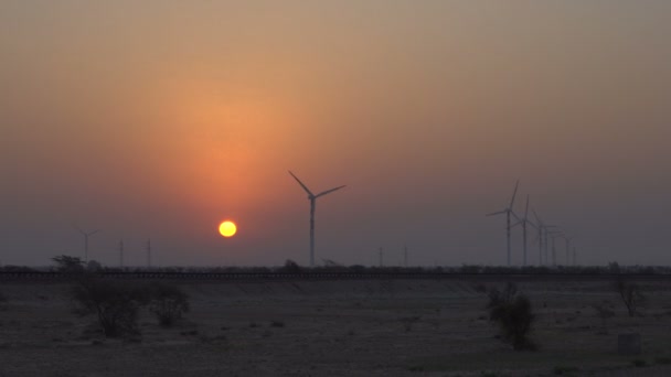 Młyny Wiatrowe Wytwarzają Energię Elektryczną Thar Desert Jaisalmer Rajasthan Indie — Wideo stockowe