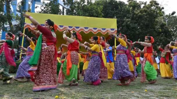 Колката Західна Бенгал Індія Березня 2020 Юні Бенгальські Танцюристки Одягнені — стокове відео