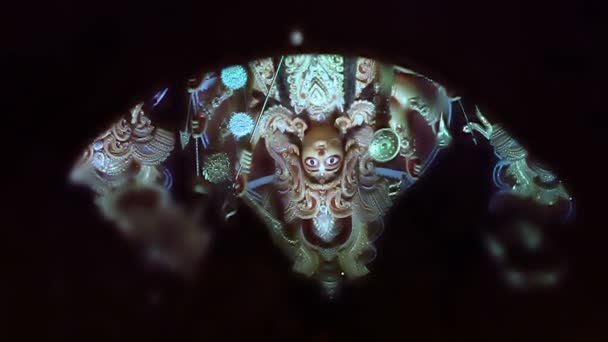 Reflexão Deusa Durga Ídolo Sobre Óleo Sagrado Ritual Hindu Sendo — Vídeo de Stock
