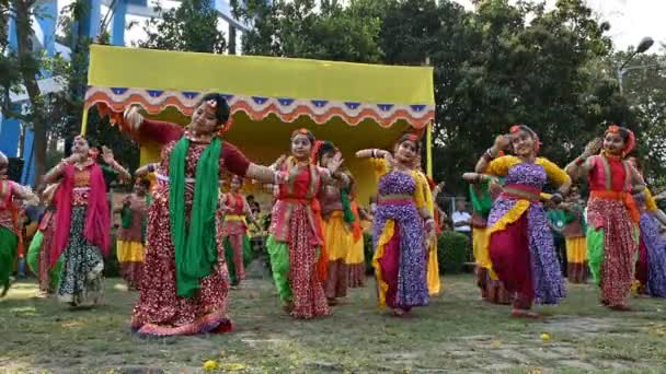 Kolkata Bengala Ocidental Índia Março 2020 Jovem Bengali Sorridente Dançarinas — Vídeo de Stock