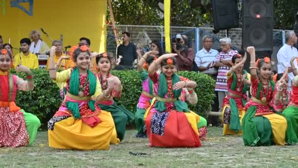 Kolkata Bengala Ocidental Índia Março 2020 Dançarinas Bengalis Alegres Vestidas — Vídeo de Stock
