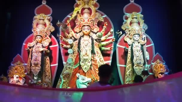 Howrha Bengala Ocidental Índia Outubro 2019 Sacerdotes Brâmanes Hindus Alimentando — Vídeo de Stock