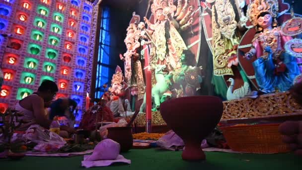 Howrah Bengala Ocidental Índia Outubro 2019 Sacerdotes Bengalis Hindus Adorando — Vídeo de Stock