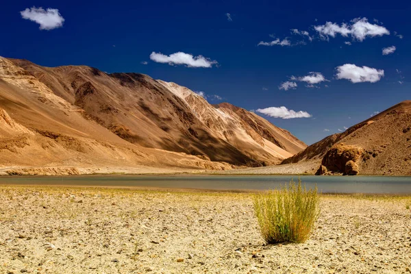 Berge Rund Chagor Tso See Mit Blauem Himmel Und Kleiner — Stockfoto