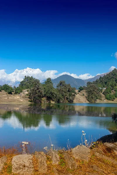 Deoria Tal Est Lac Uttarakhand Inde Ciel Bleu Avec Des — Photo