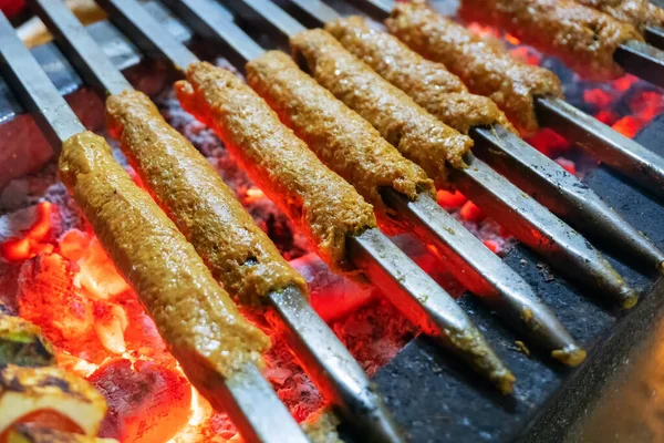 Kryddig Kyckling Seekh Kababs Grillas Med Värme Grill Med Metall — Stockfoto