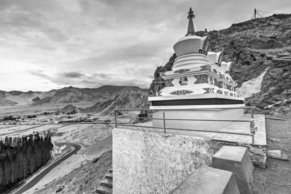 Thiksay Kloster Med Utsikt Över Himalaya Bergen Och Blå Himmel — Stockfoto