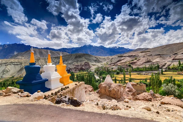 Tre Färgstarka Buddistreligiösa Dumheter Leh Ladakh Jammu Och Kashmir Indien — Stockfoto