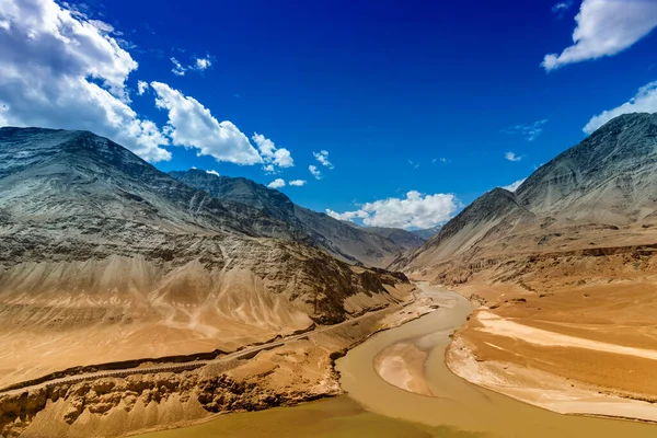 Scenic View Confluence Zanskar River Left Indus Rivers Right Leh — Stock Photo, Image