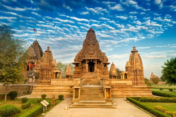 Imagem Bonita Templos Orientais Khajuraho Madhyapradesh Índia Com Céu Azul — Fotografia de Stock