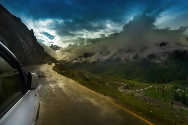 Storm Clouds Mountains Road Ladakh Green Valley Scenery Jammu Kashmir — Stock Photo, Image