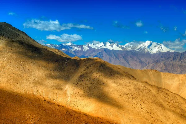 Rocky Landscape Ladakh Blue Sky Ice Peaks Brown Stones Rocks — Stock Photo, Image