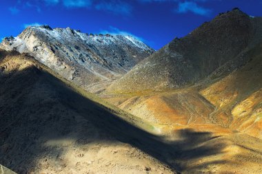 Ladakh manzarası, aydınlık ve gölgenin havadan görünüşü