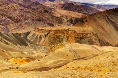 Ay 'ın güzel manzarası, Himalaya dağı arka planı, Ladakh, Jammu ve Kashmir, Hindistan