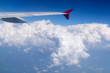 Mavi gökyüzü ve beyaz bulutlar yakın - uçaktan çekilmiş, stok görüntü, Ladkah, Jammu ve Kashmir, Hindistan