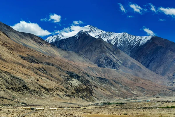 Vista Aérea Los Picos Nieve Paisaje Leh Ladakh Formación Nubes —  Fotos de Stock