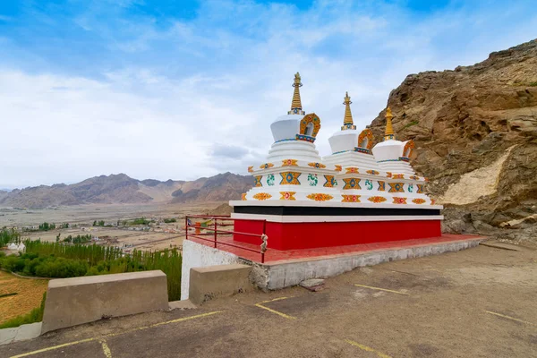 Thiksay manastırında üç budist ahmak. Görüntü: Leh, Ladakh, Jammu ve Kashmir - Hindistan