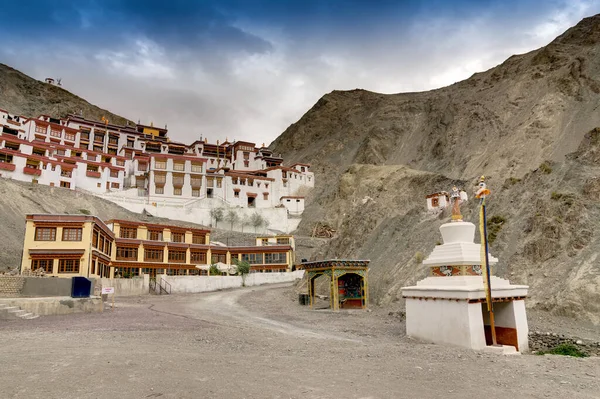 Mosteiro Rizong Com Vista Para Montanhistas Himalaia Céu Azul Fundo — Fotografia de Stock