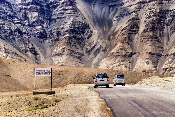 Gravity Hill Slow Speed Cars Drawn Gravity Famously Known Magnetic — Stock Photo, Image