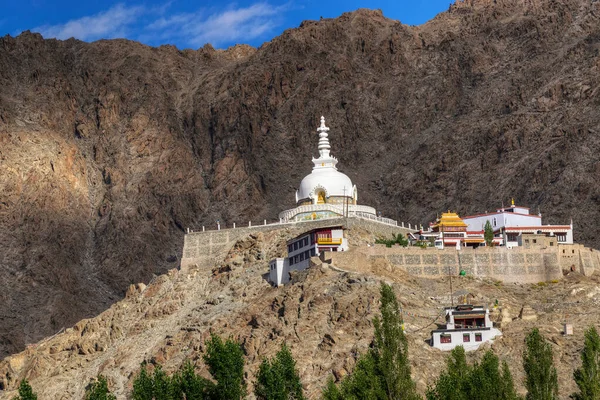 Shanti Stupa Med Utsikt Över Himalayas Berg Bakgrunden Leh Ladakh — Stockfoto