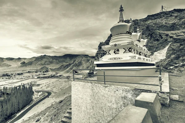 Thiksay Kloster Med Utsikt Över Himalaya Bergen Och Blå Himmel — Stockfoto