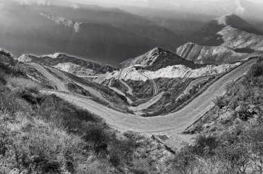 Eski İpek Yolu 'ndaki güzel kıvrımlı yollar, Çin ve Hindistan arasındaki İpek ticaret yolu, Sikkim