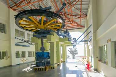 NAMCHI, SIKIM, INDIA - 20 Ekim 2016: Namchi, Sikkim 'de Ropeway aranjmanı. Hindistan 'ın Sikkim kentindeki büyük Himalaya Dağları' nı görebilen turistler için çok popüler bir turistik cazibe.