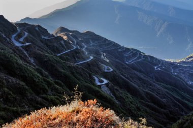 Eski İpek Yolu 'ndaki kıvrımlı yollar, Çin ve Hindistan arasındaki İpek ticaret yolu, Sikkim