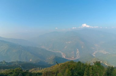 Ramitey bakış açısı - Sikkim, Hindistan. Bu açıdan, Tista Nehri 'nin kıvrımları ve dönüşleri aşağıdan görülebilir, Tista Nehri Sikkim Eyaleti' nden akar.,