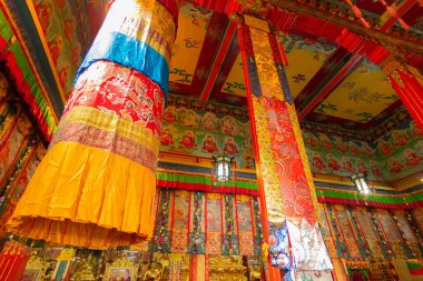 Budist Thangka - pamuk üzerinde bir Tibet Budist tablosu, ya da ipek uygulaması - Ralong, Sikkim, Hindistan 'da bir manastırda