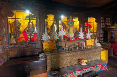 SILERYGAON, SIKIM, INDIA - 12 Kasım 2012: Manastır içi, izin ile çekilen Budist dini semboller, Sangchen Dorjee Manastırı - Sikkim, Hindistan