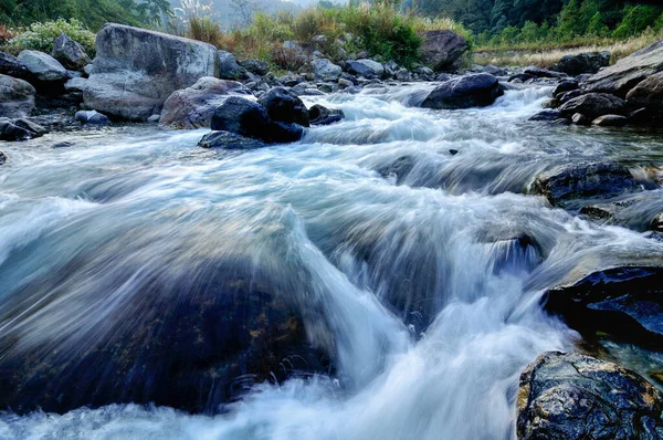 Eau Rivière Reshi Coulant Sur Les Rochers Aube Sikkim Inde — Photo