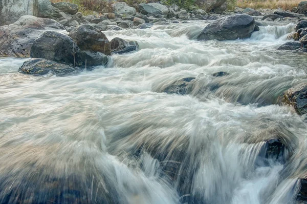 Bela Água Rio Reshi Fluindo Através Pedras Rochas Amanhecer Sikkim — Fotografia de Stock