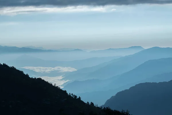 Soluppgångsscenen Sett Utifrån Okhrey Sikkim Indien Solen Stiger Från Baksidan — Stockfoto