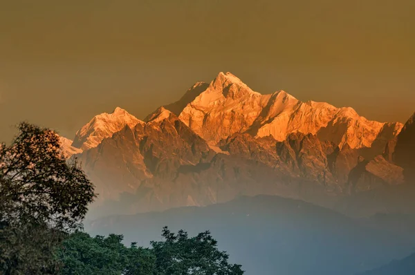 Gyönyörű Első Fény Napkeltétől Kanchenjungha Hegyen Himalája Hegyvonulatán Szikkim India — Stock Fotó