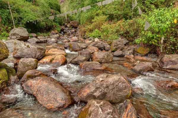 Brunnenwasser Fließt Durch Felsen Kukhola Wasserfälle Sikkim Indien — Stockfoto