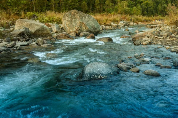 Bela Água Rio Reshi Fluindo Através Pedras Rochas Amanhecer Sikkim — Fotografia de Stock