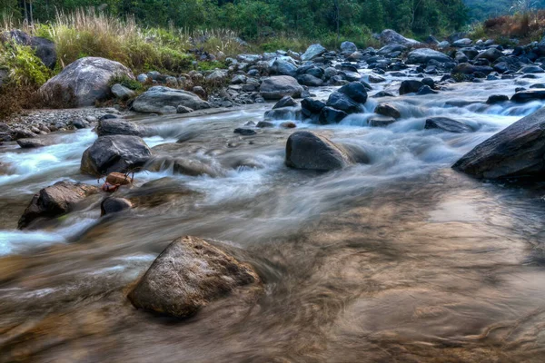 Hermosa Agua Del Río Reshi Que Fluye Través Piedras Rocas —  Fotos de Stock