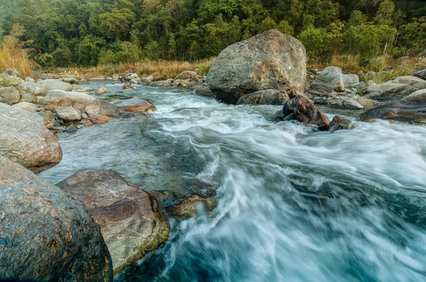 Hermosa Agua Del Río Reshi Que Fluye Las Rocas Amanecer —  Fotos de Stock