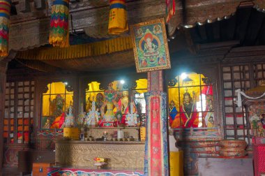 SILERYGAON, SIKIM, INDIA - 12 Kasım 2012: Manastır içi, izin ile çekilen Budist dini semboller, Sangchen Dorjee Manastırı - Sikkim, Hindistan