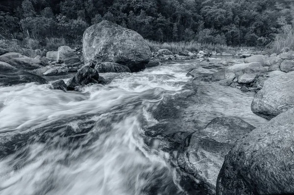 Schönes Reshi Flusswasser Das Morgengrauen Auf Felsen Fließt Sikkim Indien — Stockfoto