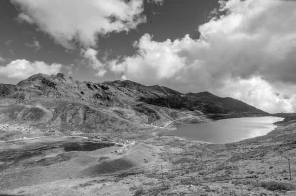 大象湖 Elephant Lake 得名于它的形状是一头躺着的大象 地处锡金库普谷地的一个遥远的高山湖泊 喜马拉雅山山脉 印度锡金 — 图库照片