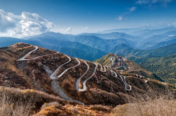 Eski İpek Yolu 'ndaki güzel kıvrımlı yollar, Çin ve Hindistan arasındaki İpek ticaret yolu, Sikkim