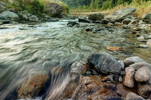 Hermosa Agua Del Río Reshi Que Fluye Las Rocas Amanecer —  Fotos de Stock