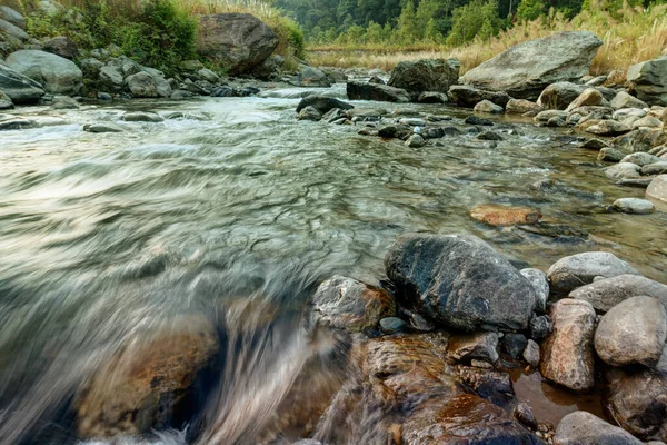 Belle Eau Rivière Reshi Coulant Sur Les Rochers Aube Sikkim — Photo