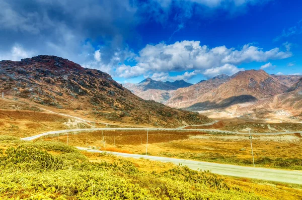 Hermoso Camino Curvilíneo Que Pasa Través Del Paso Jelepla Dzuluk — Foto de Stock