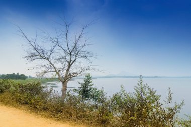 Baranti ya da Baronti su barajı - arka planda mavi gökyüzü, Purulia - Batı Bengal, Hindistan