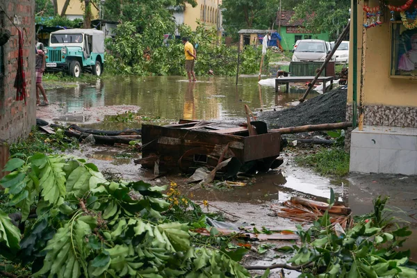 2020年5月21日 印度西孟加拉邦豪拉 一家被 安潘恩 超级气旋摧毁的被毁商店 大部分建筑因此严重受损 风暴中幸存下来的建筑很少 — 图库照片