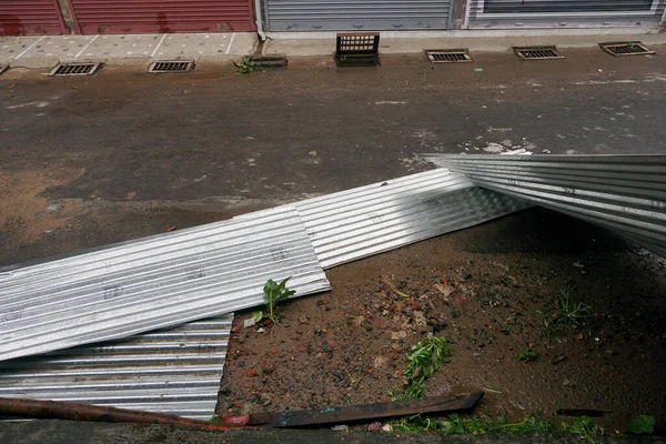 Super Ciclón Anphan Destruyó Las Láminas Aluminio Utilizadas Edificio Nueva — Foto de Stock