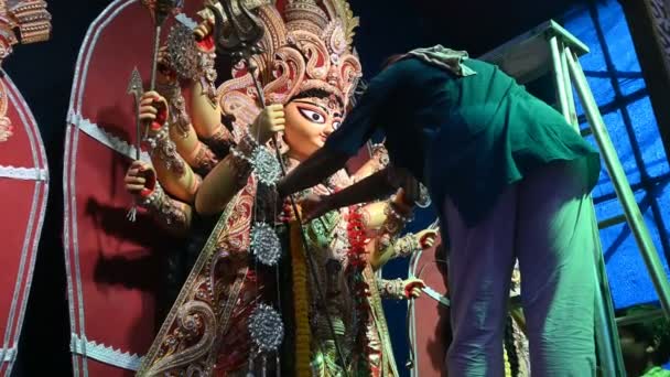 Howrah Bengala Ocidental Índia Outubro 2019 Sacerdote Hindu Bengali Colocando — Vídeo de Stock